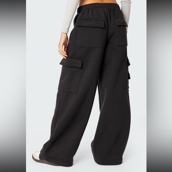 Edikted wide leg cargo sweatpants - Picture 3 of 5
